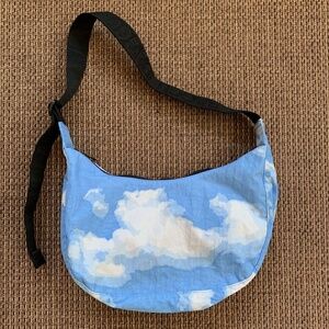 BAGGU Medium Crescent (Cloud Print)